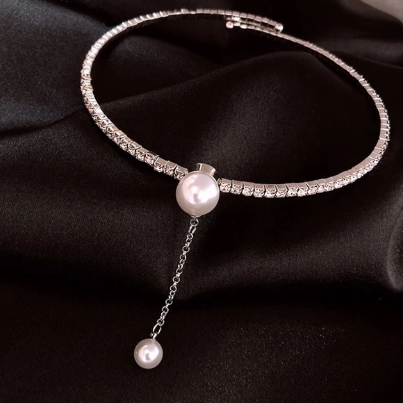 🌟 Fashion Crystals Choker - Picture 2 of 3